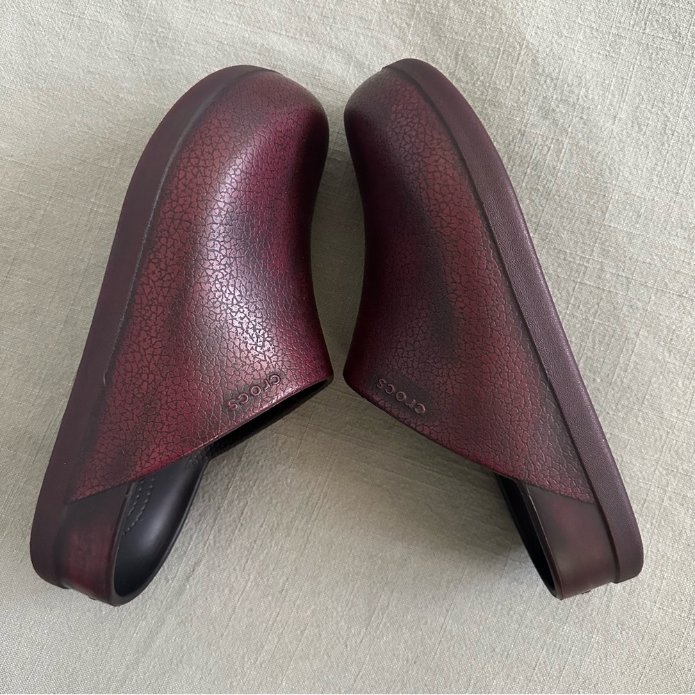 CROCS Women's Burgundy Slip-On Clogs - Picture 6 of 7